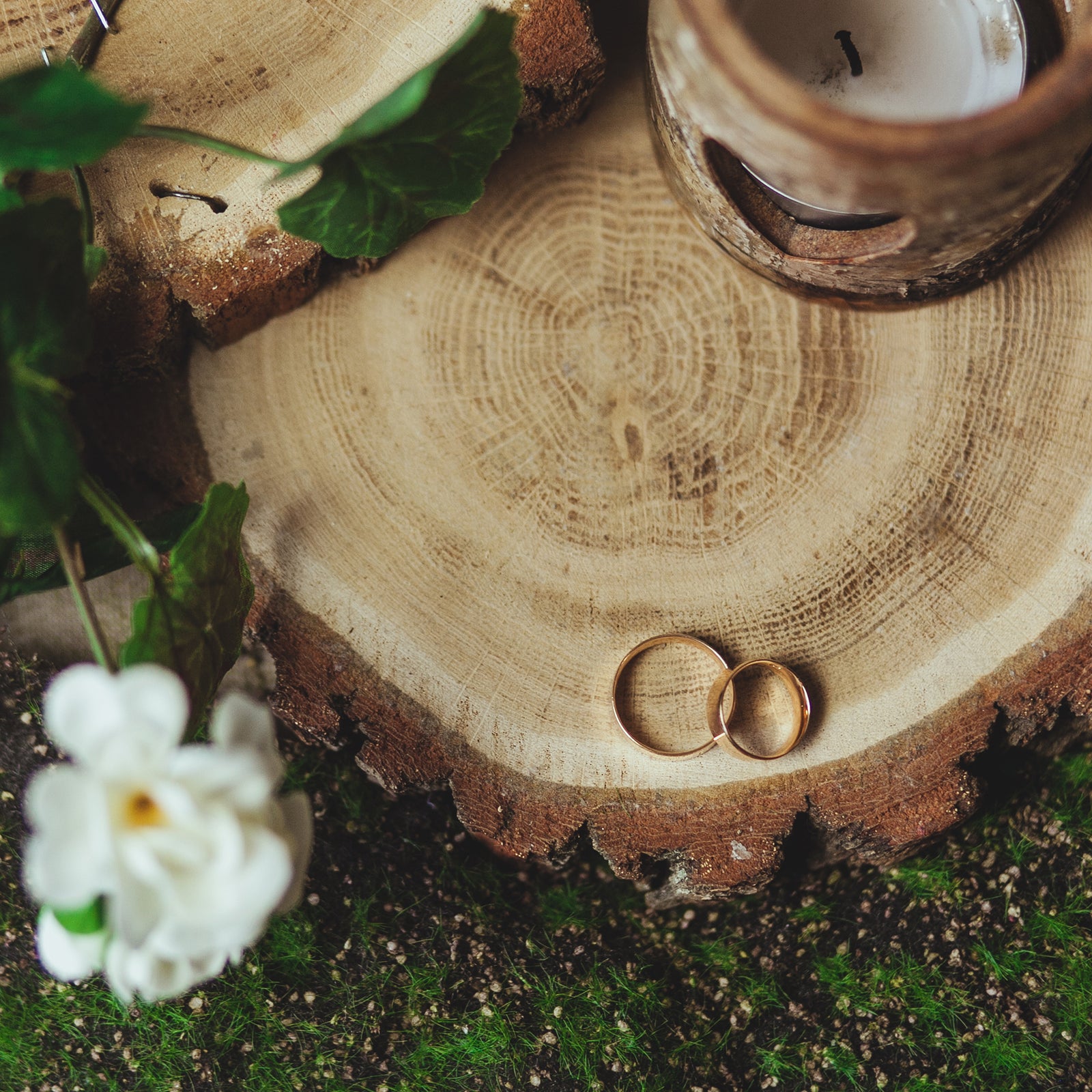 What are Moss Agate Rings, and why are they so popular?