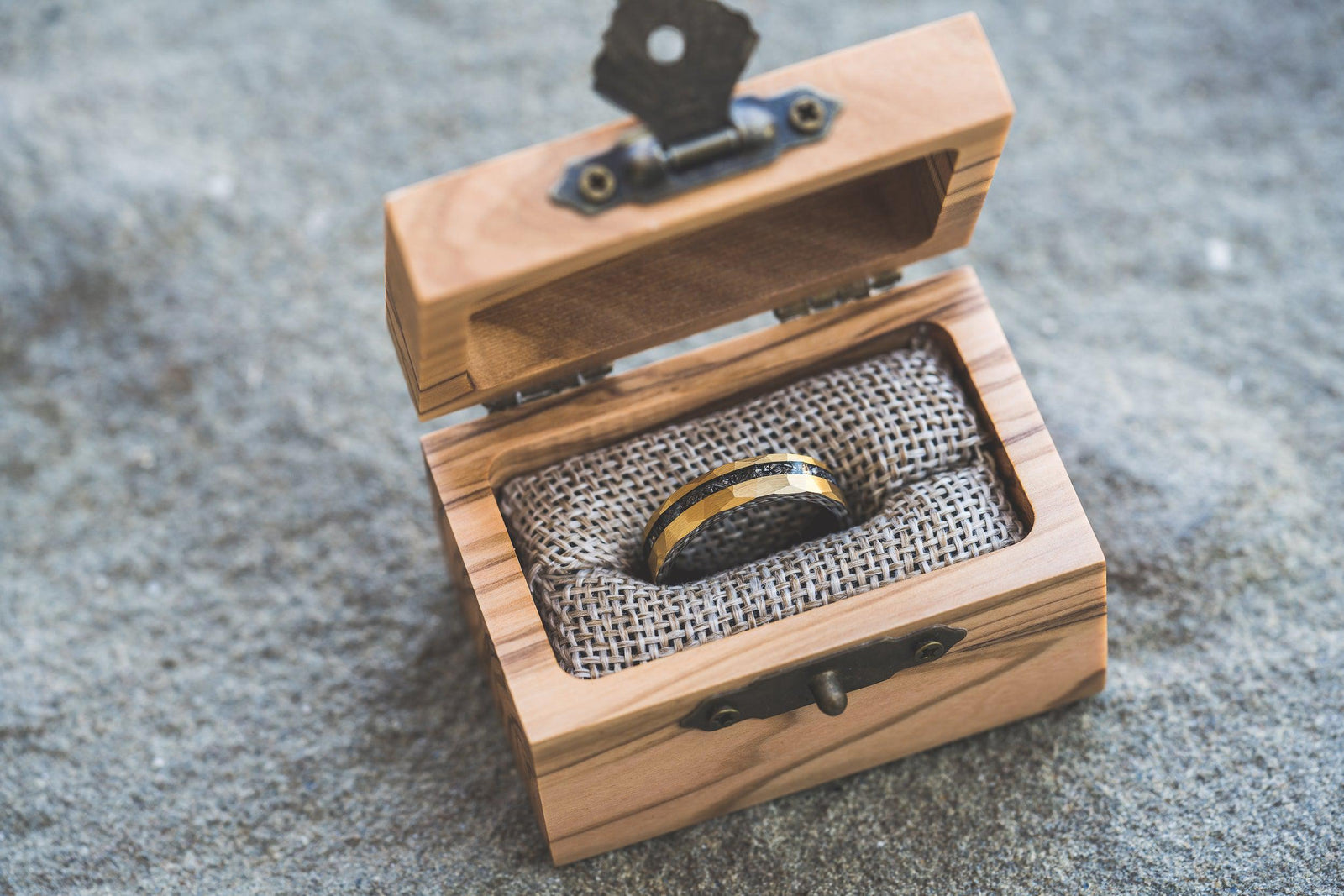 "Zeus" Hammered Tungsten Carbide Ring- Womens Yellow Gold w/ Meteorite- 5mm