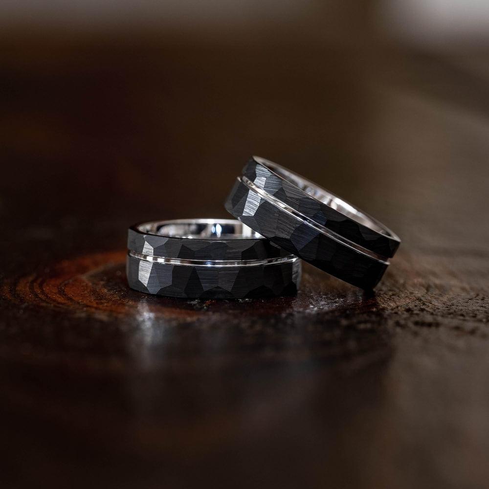 Tungsten Wedding Band, Gunmetal Tungsten, Beveled Black Edges, Engagem –  Bellyssa Jewelry